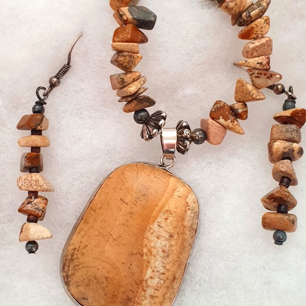 Sand colored Stone necklace earrings beaded.